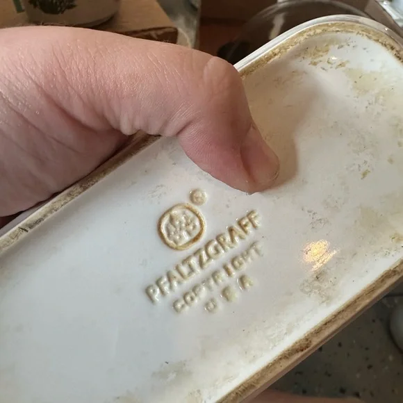 Pfaltzgraff Ceramic Butter Dish with Green Pea Pod Design - Picture 2 of 6